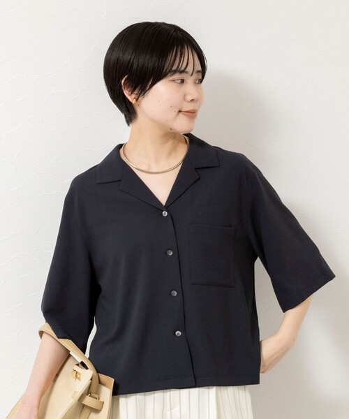 NOLLEY’S Sophi（ノーリーズソフィ）の「《セットアップ対応》ウォッシャブルエアリージョーゼットショートシャツ（シャツ/ブラウス・レディース・ベージュ/ネイビー・38/36）」の3枚目の写真