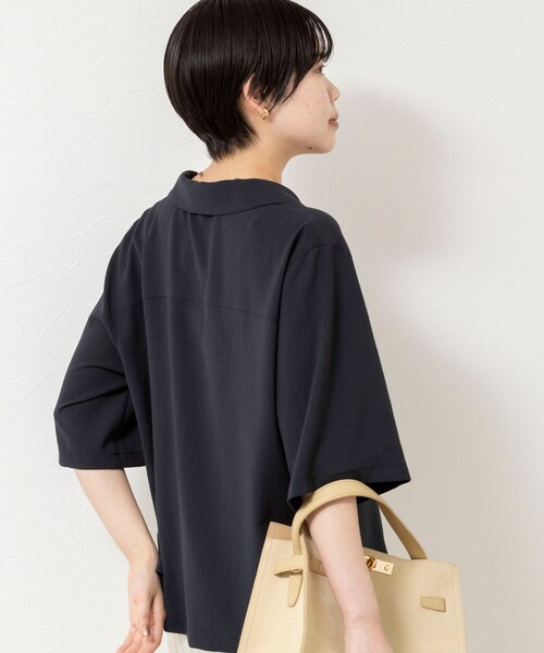NOLLEY’S Sophi（ノーリーズソフィ）の「《セットアップ対応》ウォッシャブルエアリージョーゼットショートシャツ（シャツ/ブラウス・レディース・ベージュ/ネイビー・38/36）」の4枚目の写真
