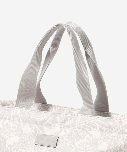 MACKINTOSH LONDON（マッキントッシュ ロンドン）の「【eclat5月号掲載】レインタフタプリントトートバッグ（トートバッグ・レディース・ベージュ/ライトブルー・FREE）」の12枚目の写真