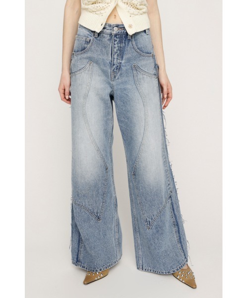 SLY(スライ)の「L/W PATCHED PANEL FLARE DENIM ローウエストパッチドパネルフレアデニム 春服 夏服(デニムパンツ・レディース・ブルー系その他/ライトブルー・2/1/0)」の1枚目の写真
