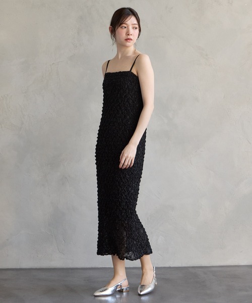 AIMER(エメ)の「シャーリングタイトラインキャミソールドレス 結婚式 お呼ばれ ドレス 20代 30代(ドレス・レディース・ブラック/ブラウン・MEDIUM)」の11枚目の写真