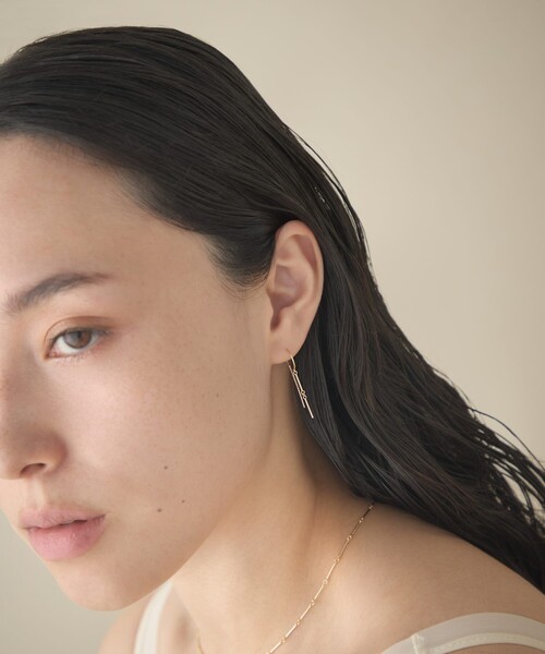ete bijoux（エテビジュー）の「[スキニー] K18YG バー フープピアス（ピアス（両耳用）・レディース・イエローゴールド・FREE）」の4枚目の写真
