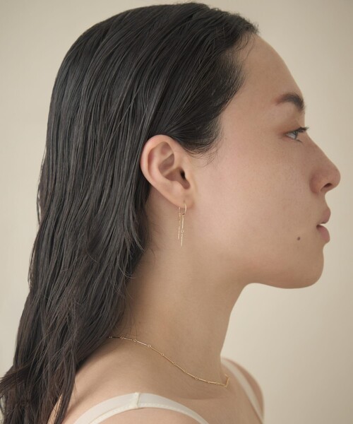 ete bijoux（エテビジュー）の「[スキニー] K18YG バー フープピアス（ピアス（両耳用）・レディース・イエローゴールド・FREE）」の3枚目の写真