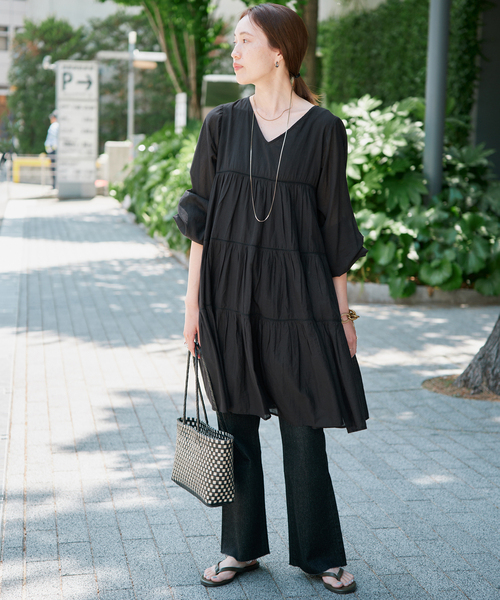 SLOBE IENA(スローブイエナ)の「《追加》コットンボイルティアードワンピース(ワンピース・レディース・ブラック/パープル/カーキ・FREE)」の4枚目の写真