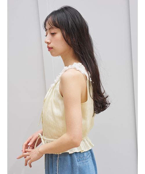 SNIDEL(スナイデル)の「クロップドフリルブラウス(シャツ/ブラウス・レディース・イエロー/ホワイト/ブラック・F)」の7枚目の写真