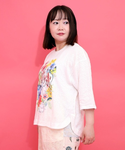 ScoLar(スカラー)の「ScoLar(スカラー) 花ネコ発泡プリント ローズジャガードTシャツ(Tシャツ/カットソー・レディース・チャコールグレー/オフホワイト・MEDIUM)」の4枚目の写真