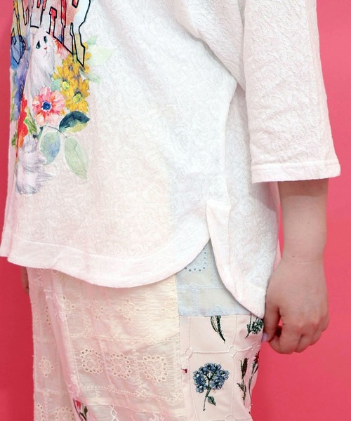 ScoLar(スカラー)の「ScoLar(スカラー) 花ネコ発泡プリント ローズジャガードTシャツ(Tシャツ/カットソー・レディース・チャコールグレー/オフホワイト・MEDIUM)」の7枚目の写真