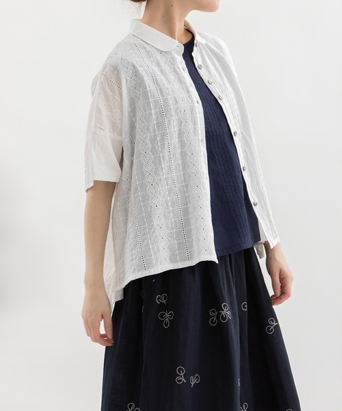 nop de nod(ノップドゥノッド)の「Ciel misc エンブロイダリー&ドビーシャツ(シャツ/ブラウス・レディース・オフホワイト/ネイビー/ライトブルー・3)」の8枚目の写真