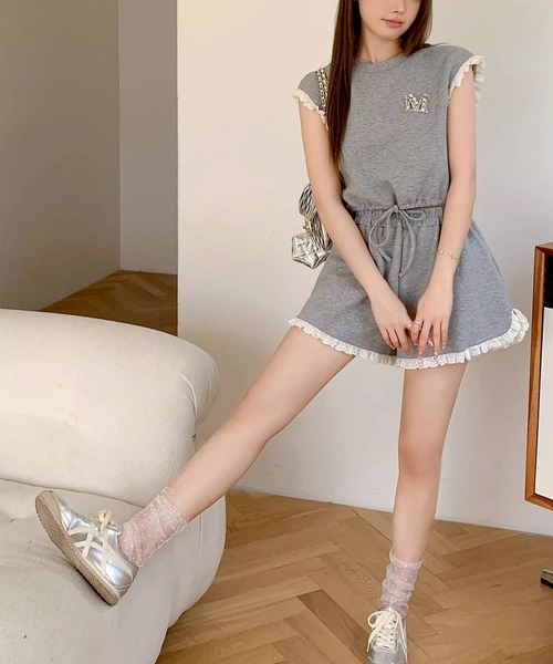 leune(ルネ)の「フリルレースショーパンスウェットセットアップ(スウェット・レディース・グレー・SMALL/MEDIUM/LARGE)」の1枚目の写真