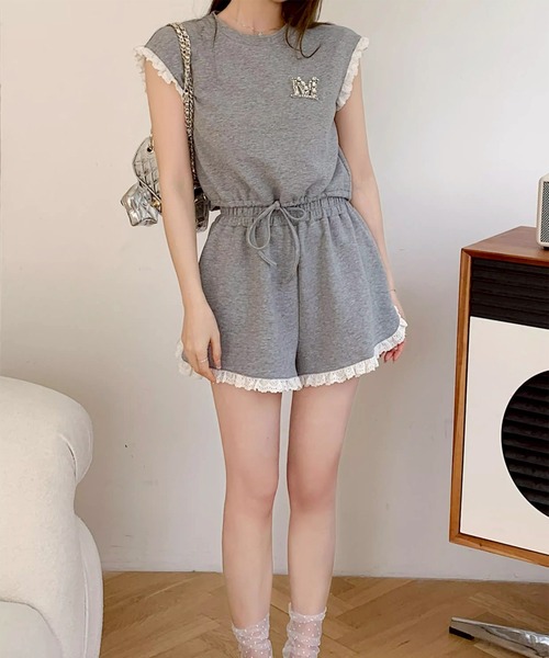 leune(ルネ)の「フリルレースショーパンスウェットセットアップ(スウェット・レディース・グレー・SMALL/MEDIUM/LARGE)」の6枚目の写真