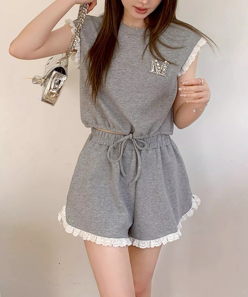 leune(ルネ)の「フリルレースショーパンスウェットセットアップ(スウェット・レディース・グレー・SMALL/MEDIUM/LARGE)」の3枚目の写真