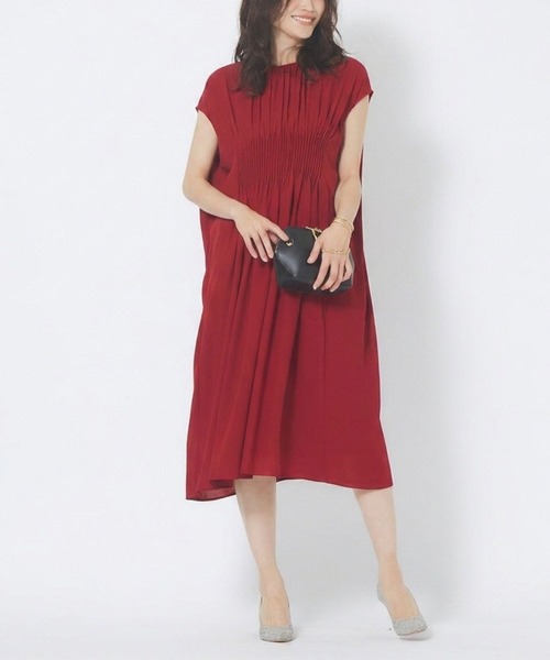 Demikitte(デミキッテ)の「【Demikitte】バックフォルムプリーツワンピース(ワンピース・レディース・キャメル/エンジ・フリー)」の2枚目の写真