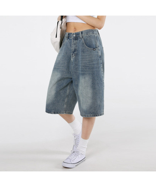 UMM(ウム)の「レディースカバーバックバンドバミューダウォッシングデニムパンツ 3COLOR(その他パンツ・レディース・ライトブルー/ブラック/ブルー・MEDIUM/LARGE/X-LARGE)」の3枚目の写真