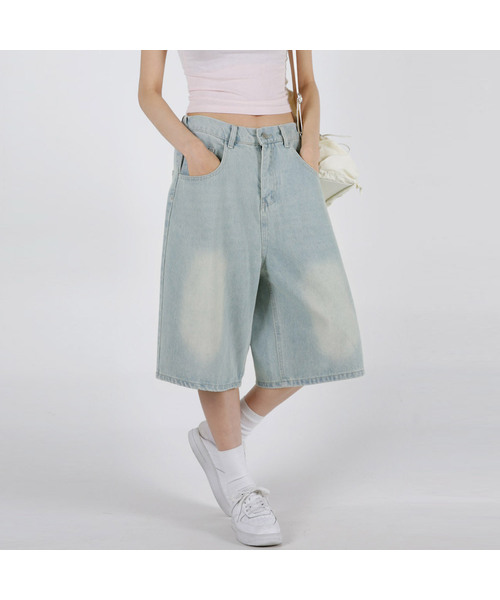 UMM(ウム)の「レディースカバーバックバンドバミューダウォッシングデニムパンツ 3COLOR(その他パンツ・レディース・ライトブルー/ブラック/ブルー・MEDIUM/LARGE/X-LARGE)」の1枚目の写真