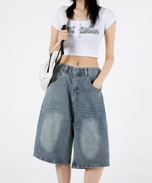 UMM(ウム)の「レディースカバーバックバンドバミューダウォッシングデニムパンツ 3COLOR(その他パンツ・レディース・ライトブルー/ブラック/ブルー・MEDIUM/LARGE/X-LARGE)」の9枚目の写真