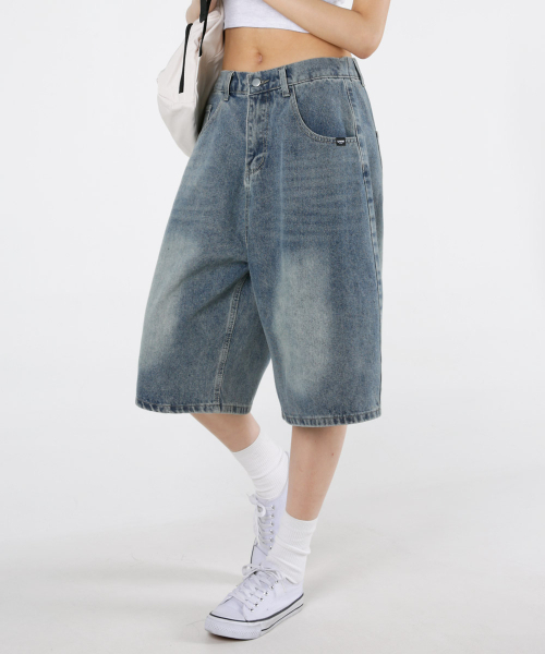 UMM(ウム)の「レディースカバーバックバンドバミューダウォッシングデニムパンツ 3COLOR(その他パンツ・レディース・ライトブルー/ブラック/ブルー・MEDIUM/LARGE/X-LARGE)」の11枚目の写真