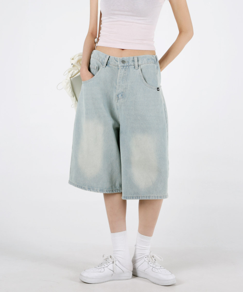 UMM(ウム)の「レディースカバーバックバンドバミューダウォッシングデニムパンツ 3COLOR(その他パンツ・レディース・ライトブルー/ブラック/ブルー・MEDIUM/LARGE/X-LARGE)」の12枚目の写真