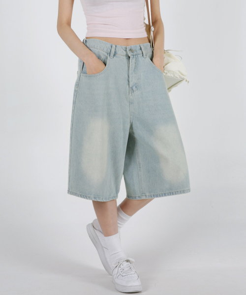 UMM(ウム)の「レディースカバーバックバンドバミューダウォッシングデニムパンツ 3COLOR(その他パンツ・レディース・ライトブルー/ブラック/ブルー・MEDIUM/LARGE/X-LARGE)」の13枚目の写真