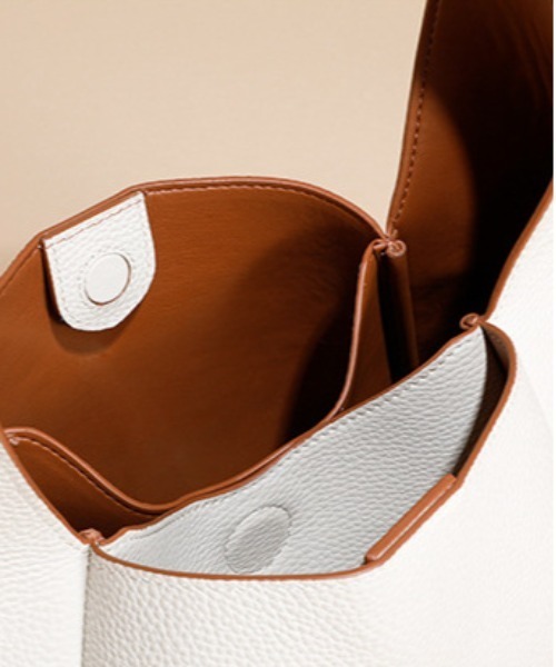 NiiNa（ニーナ）の「【NiiNa】【高品質牛革】ワンハンドルバケットバッグ / WEB限定（ハンドバッグ・レディース・ホワイト・FREE）」の11枚目の写真