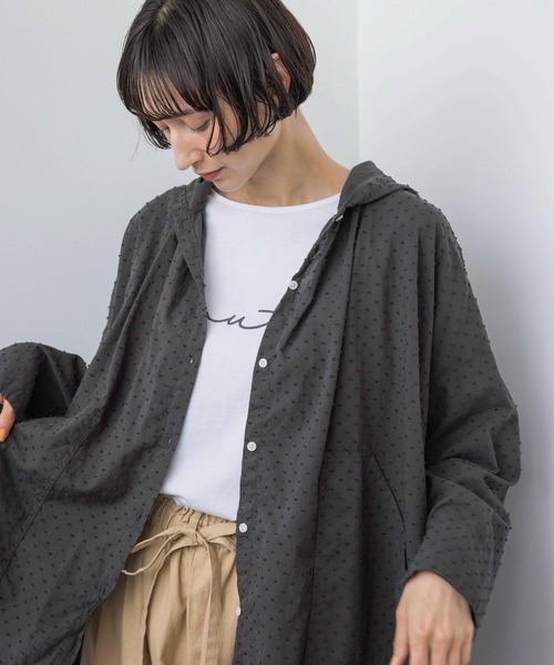 studio CLIP(スタディオクリップ)の「《natural by clip》カットドビーフードチュニック(シャツ/ブラウス・レディース・チャコールグレー/サックスブルー/ナチュラル・FREE)」の12枚目の写真