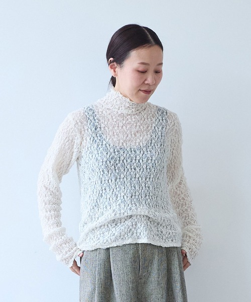 yuni(ユニ )の「flower shirring lace high neck pullover(Tシャツ/カットソー・レディース・イエロー/ホワイト/ブラック・FREE)」の1枚目の写真