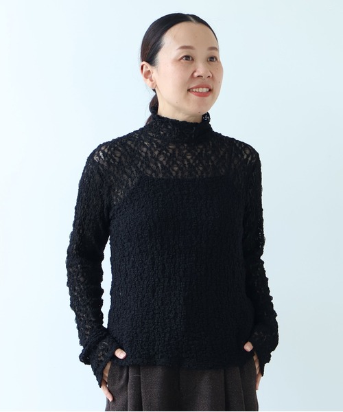 yuni(ユニ )の「flower shirring lace high neck pullover(Tシャツ/カットソー・レディース・イエロー/ホワイト/ブラック・FREE)」の2枚目の写真