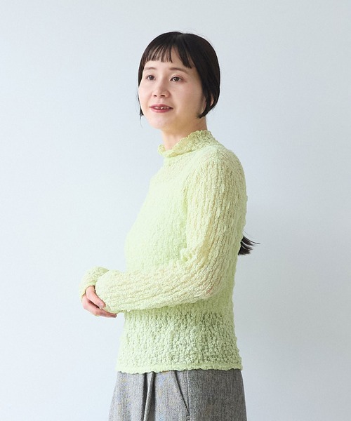 yuni(ユニ )の「flower shirring lace high neck pullover(Tシャツ/カットソー・レディース・イエロー/ホワイト/ブラック・FREE)」の4枚目の写真