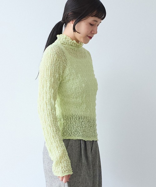 yuni(ユニ )の「flower shirring lace high neck pullover(Tシャツ/カットソー・レディース・イエロー/ホワイト/ブラック・FREE)」の5枚目の写真
