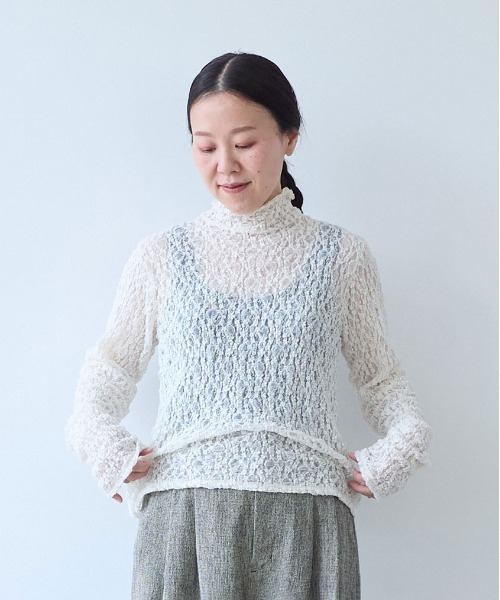 yuni(ユニ )の「flower shirring lace high neck pullover(Tシャツ/カットソー・レディース・イエロー/ホワイト/ブラック・FREE)」の19枚目の写真