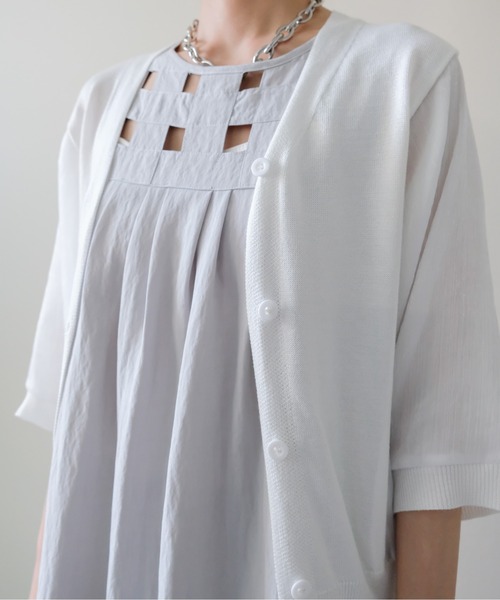 DOLLUPOOPS（ドールアップウップス）の「Sheer Dolman Sleeve Cardigan(シアードルマンカーディガン)（カーディガン/ボレロ・レディース・オフホワイト/ブラック・FREE）」の9枚目の写真