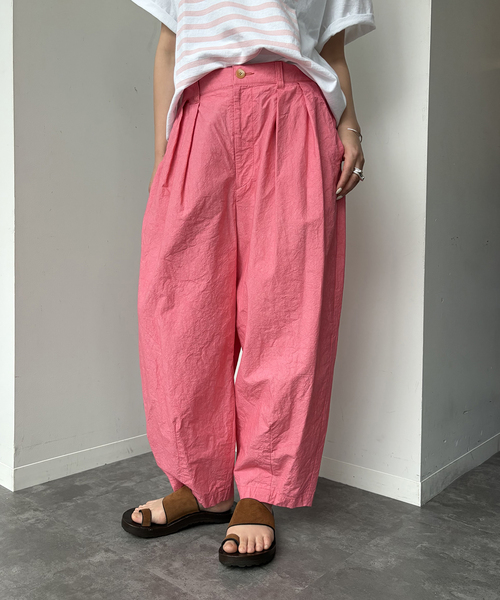 JOURNAL STANDARD LUXE(ジャーナルスタンダード ラックス)の「ダウンプルーフ タックカーブパンツ(その他パンツ・レディース・ラベンダー/ピンク/ライトグレー・FREE)」の3枚目の写真