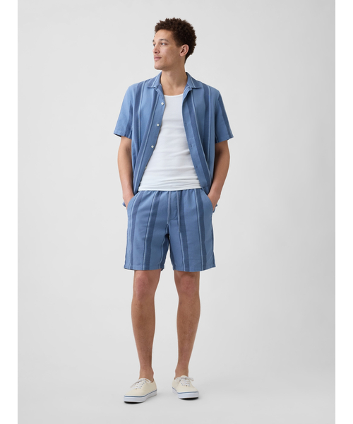 GAP(ギャップ)の「7インチ イージーウエスト テクスチャー ストライプ ショートパンツ(その他パンツ・メンズ・ブルー/ブラウン・XS/S/M/L/XL)」の3枚目の写真