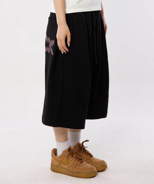 bounDary（バウンダリー）の「ツーピンタッククラシックロゴバックパッチバミューダショートパンツ[ブラック]（その他パンツ・レディース・その他・LARGE/X-LARGE）」の2枚目の写真