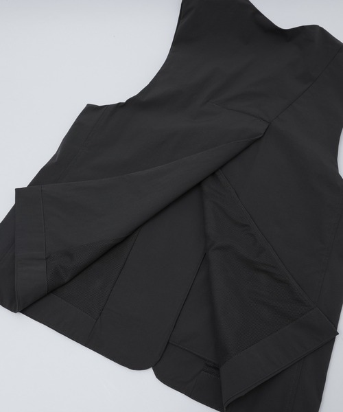 NEW BALANCE(ニューバランス)の「NEW BALANCE W NB Grey VEST WJ61492T(ベスト・メンズ・チャコールグレー/ベージュ・S)」の8枚目の写真