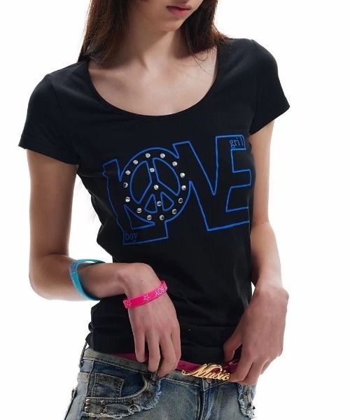 ViViDAY(ビビデー)の「LOVE英字ロゴプリントtシャツ(Tシャツ/カットソー・レディース・ブラック/グレー・M)」の2枚目の写真