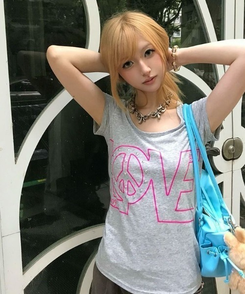 ViViDAY(ビビデー)の「LOVE英字ロゴプリントtシャツ(Tシャツ/カットソー・レディース・ブラック/グレー・M)」の8枚目の写真