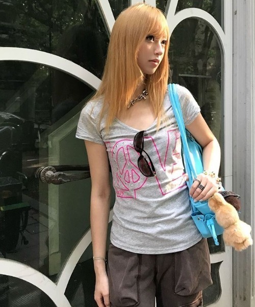 ViViDAY(ビビデー)の「LOVE英字ロゴプリントtシャツ(Tシャツ/カットソー・レディース・ブラック/グレー・M)」の9枚目の写真