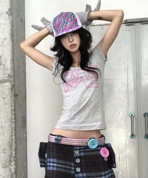 ViViDAY(ビビデー)の「LOVE英字ロゴプリントtシャツ(Tシャツ/カットソー・レディース・ブラック/グレー・M)」の14枚目の写真
