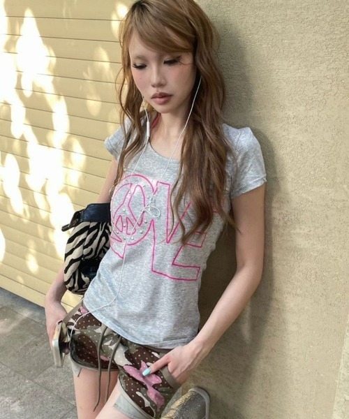 ViViDAY(ビビデー)の「LOVE英字ロゴプリントtシャツ(Tシャツ/カットソー・レディース・ブラック/グレー・M)」の15枚目の写真