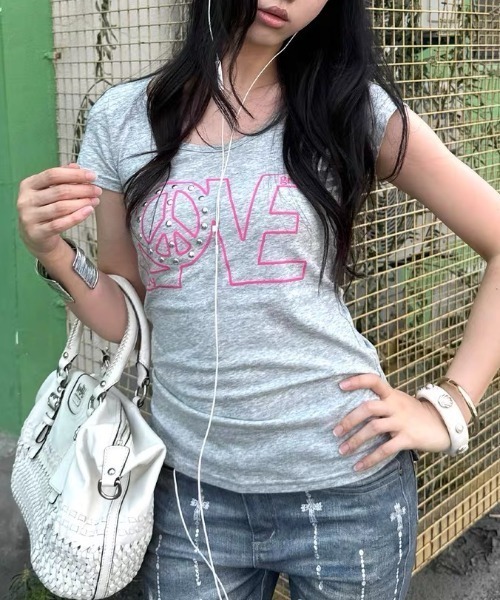 ViViDAY(ビビデー)の「LOVE英字ロゴプリントtシャツ(Tシャツ/カットソー・レディース・ブラック/グレー・M)」の19枚目の写真