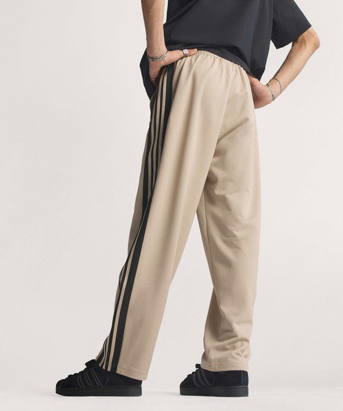 adidas(アディダス)の「ルーズ メッシュ トラックパンツ / LOOSE MESH TRACKPANTS / アディダスオリジナルス adidas Originals(スウェットパンツ・メンズ・ベージュ・3XL/LARGE/MEDIUM/SMALL/X-LARGE/X-SMALL/XX-LARGE)」の2枚目の写真