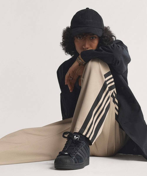 adidas(アディダス)の「ルーズ メッシュ トラックパンツ / LOOSE MESH TRACKPANTS / アディダスオリジナルス adidas Originals(スウェットパンツ・メンズ・ベージュ・3XL/LARGE/MEDIUM/SMALL/X-LARGE/X-SMALL/XX-LARGE)」の3枚目の写真