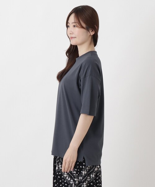 one'sterrace(ワンズテラス)の「【ひんやり】汗じみ防止加工 5分袖プルオーバー(Tシャツ/カットソー・レディース・ブラック系8/グレー系4/ネイビー系5・02)」の13枚目の写真
