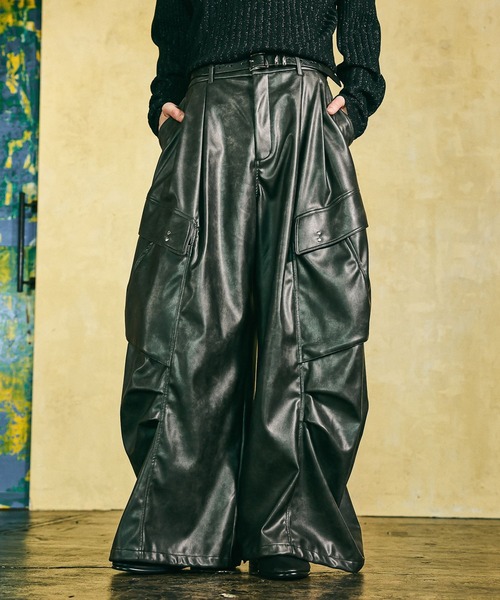 HARE(ハレ)の「【合成皮革】【SET UP対応】レザーマルチレイヤーカーゴパンツ(HARE)(カーゴパンツ・メンズ・ブラック/グレー/レッド・SMALL/MEDIUM)」の3枚目の写真