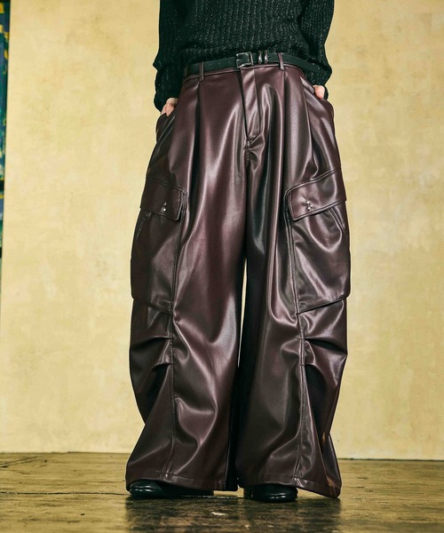 HARE(ハレ)の「【合成皮革】【SET UP対応】レザーマルチレイヤーカーゴパンツ(HARE)(カーゴパンツ・メンズ・ブラック/グレー/レッド・SMALL/MEDIUM)」の1枚目の写真