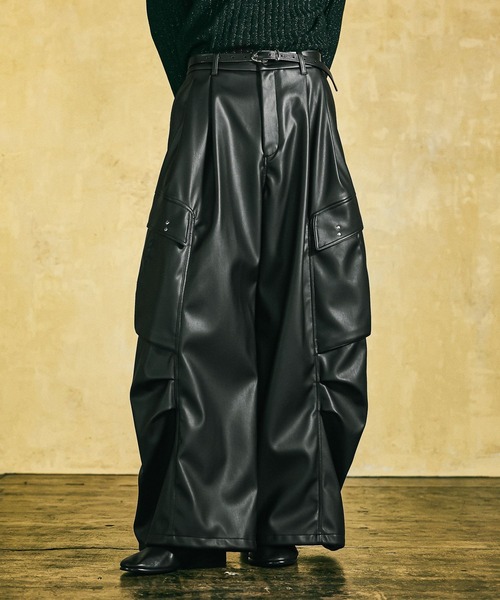 HARE(ハレ)の「【合成皮革】【SET UP対応】レザーマルチレイヤーカーゴパンツ(HARE)(カーゴパンツ・メンズ・ブラック/グレー/レッド・SMALL/MEDIUM)」の16枚目の写真