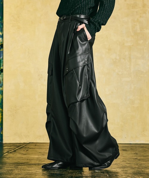 HARE(ハレ)の「【合成皮革】【SET UP対応】レザーマルチレイヤーカーゴパンツ(HARE)(カーゴパンツ・メンズ・ブラック/グレー/レッド・SMALL/MEDIUM)」の17枚目の写真