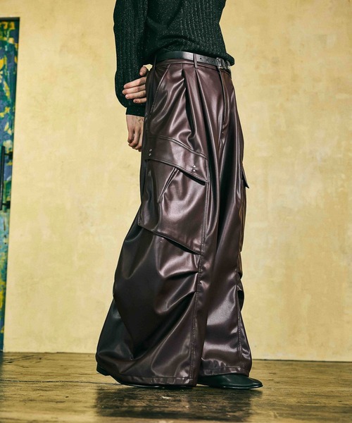 HARE(ハレ)の「【合成皮革】【SET UP対応】レザーマルチレイヤーカーゴパンツ(HARE)(カーゴパンツ・メンズ・ブラック/グレー/レッド・SMALL/MEDIUM)」の21枚目の写真