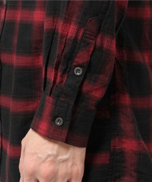VENCEEXCHANGE(ヴァンスエクスチェンジ)の「オンブレチェックロングシャツ(シャツ/ブラウス・メンズ・レッド/ブラック・MEDIUM/LARGE)」の3枚目の写真