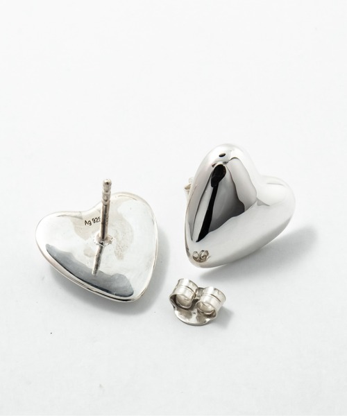 ANNIKA INEZ(アニカイネズ)の「【ANNIKA INEZ】ミニハートピアス E1008 Mini Heart Studs(ピアス(両耳用)・レディース・シルバー・FREE)」の5枚目の写真